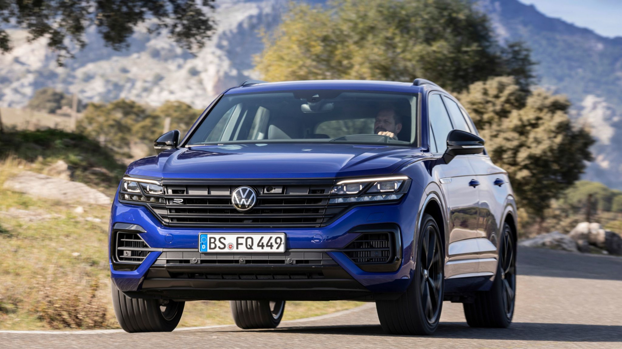 10-HP Plug-In Hybrid Volkswagen Touareg R Outmuscles the Bentley