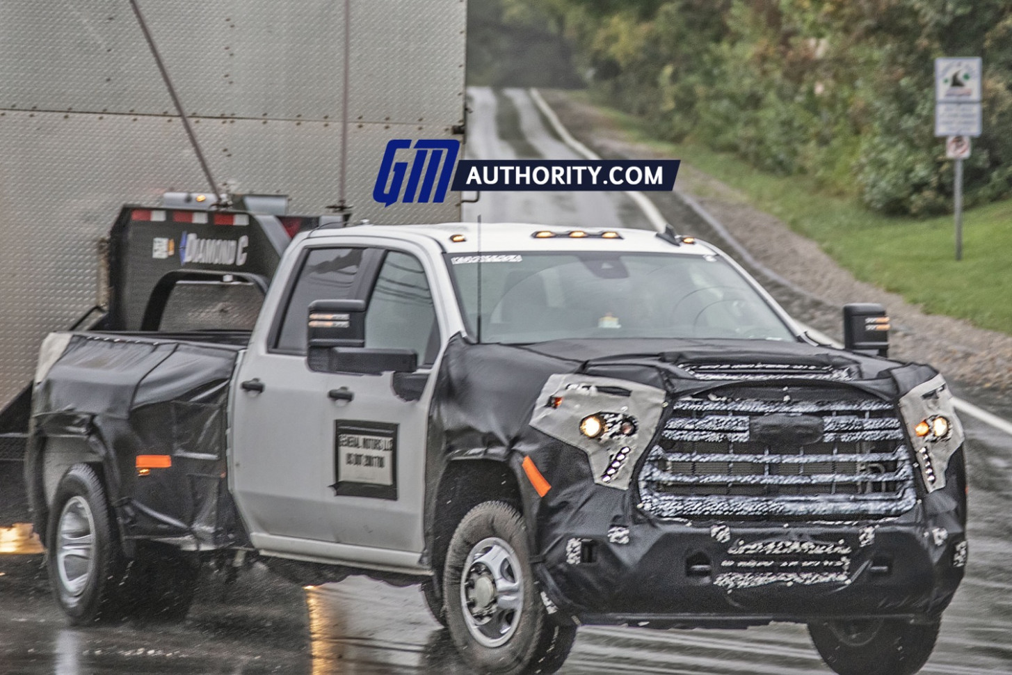 10 Silverado HD Dually Reveals New Grille, Front End