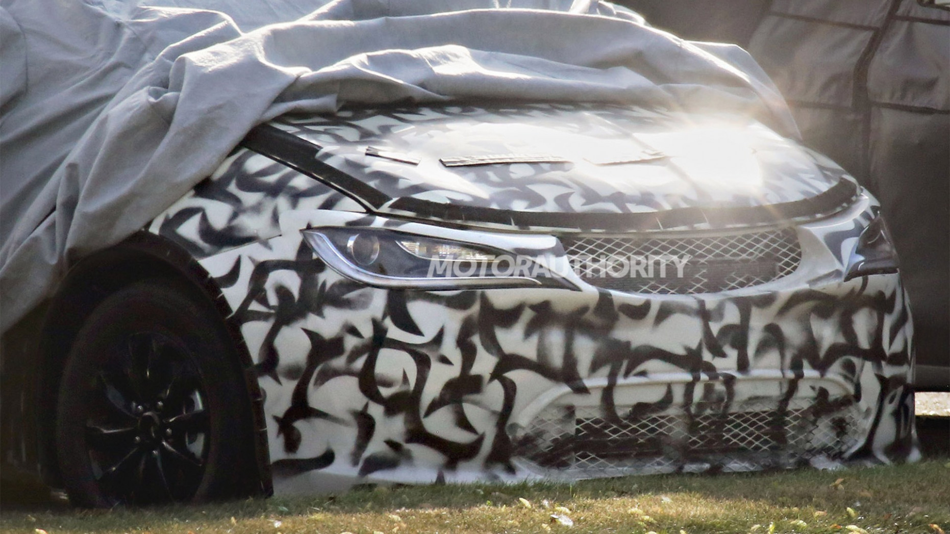 11 Chrysler Town & Country Spy Shots