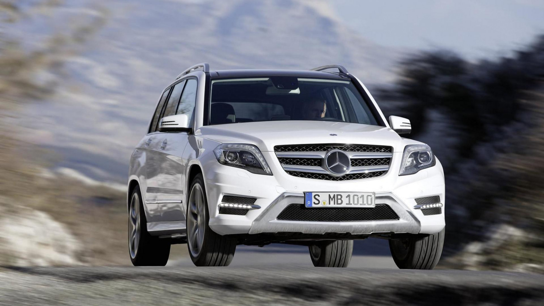 12 Mercedes GLK facelift revealed