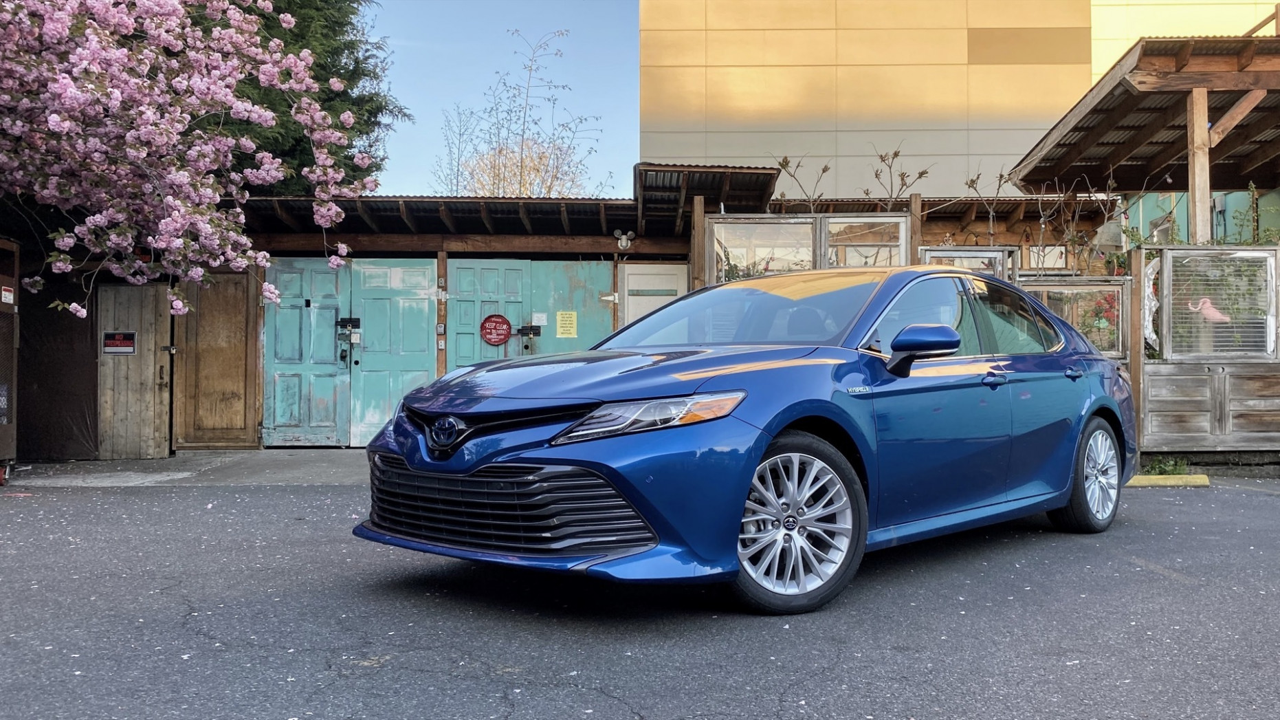 12 Toyota Camry Hybrid vs. 12 Hyundai Sonata Hybrid: Gas