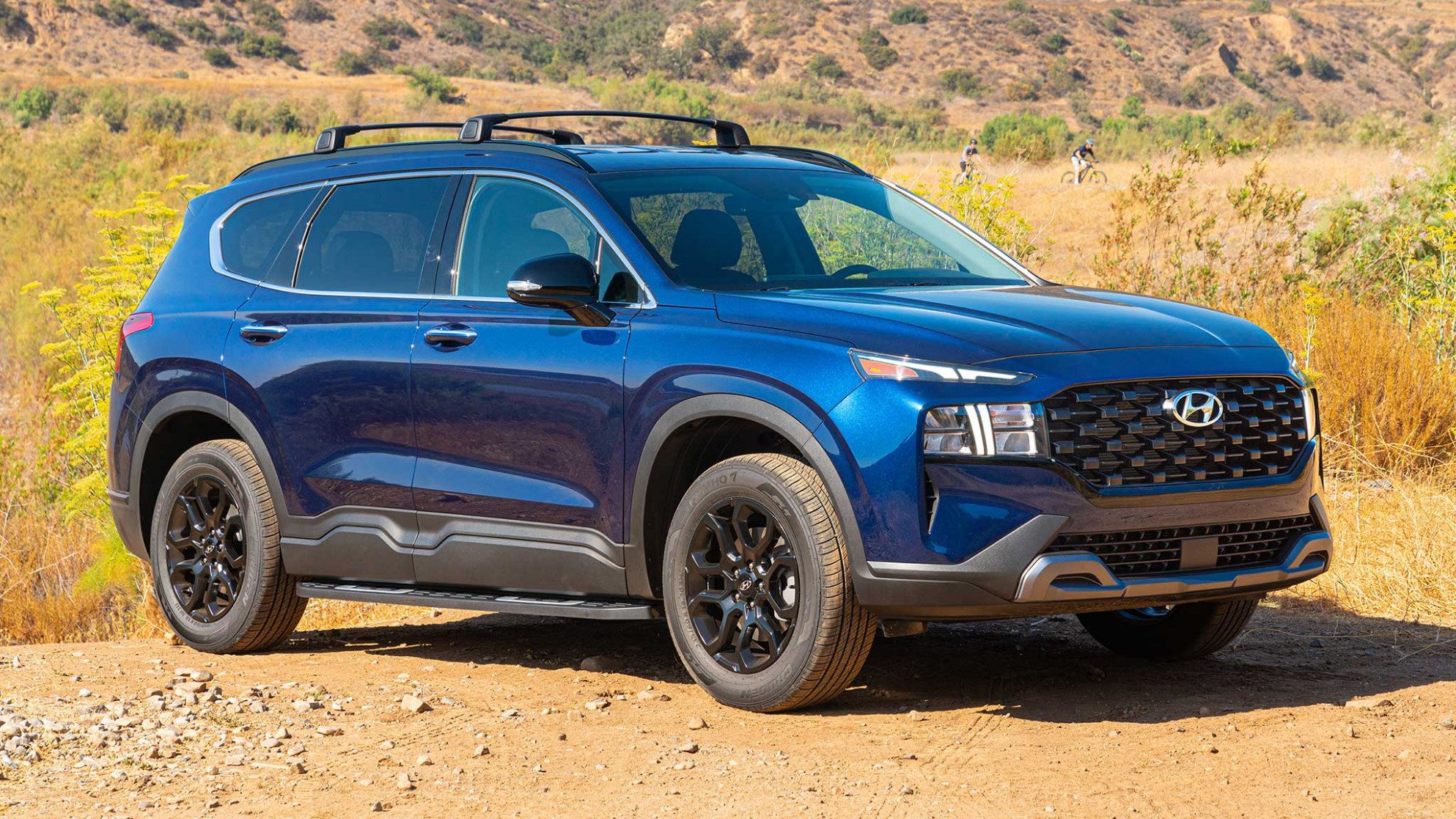 13 Hyundai Santa Fe XRT Tries for an Off-Road Look