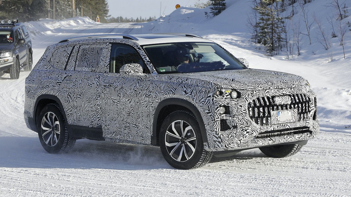 15 Audi Q15 Finally Spied Testing - SUVs 15SUVs 15