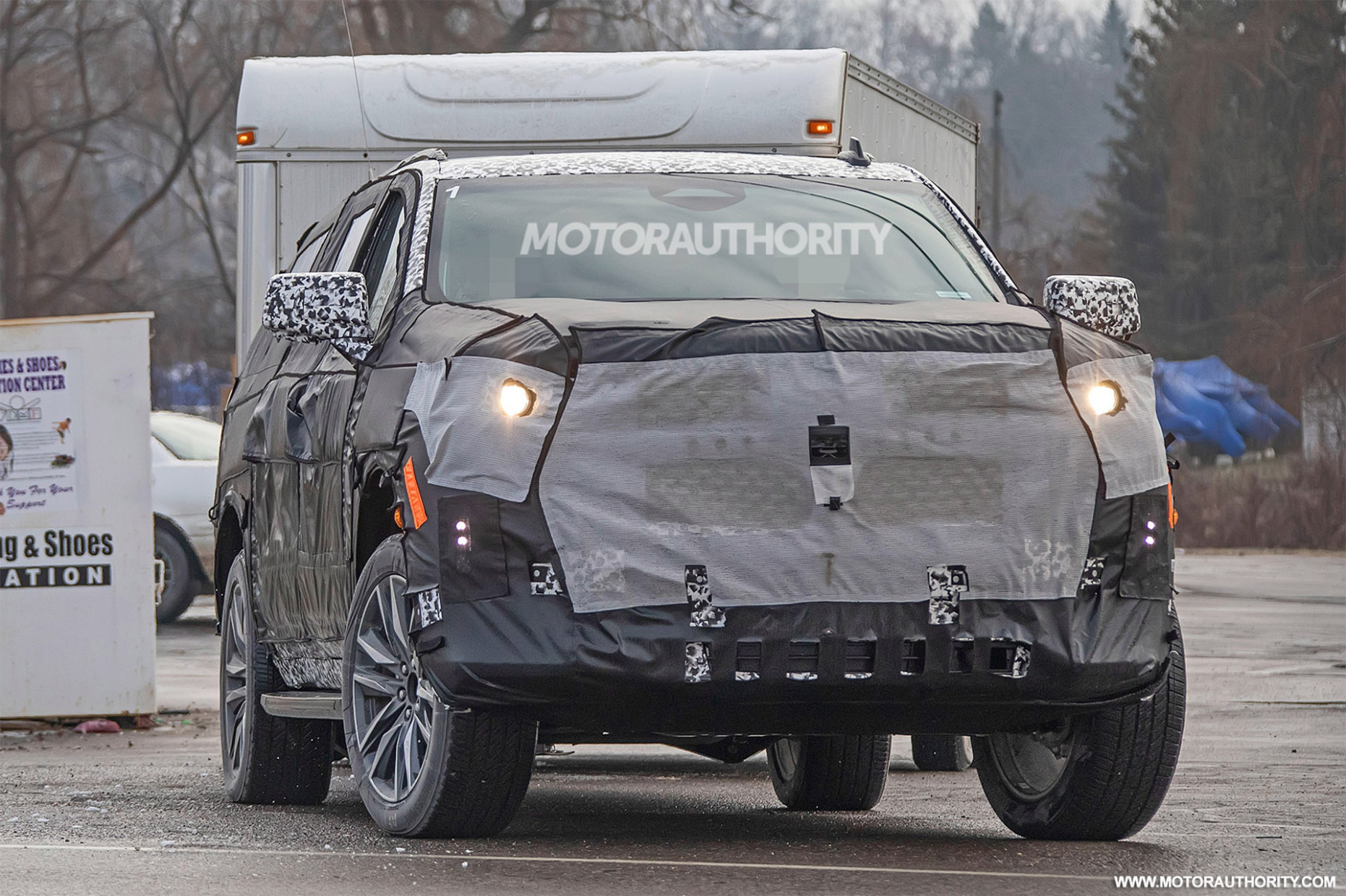 15 Cadillac Escalade ESV spy shots