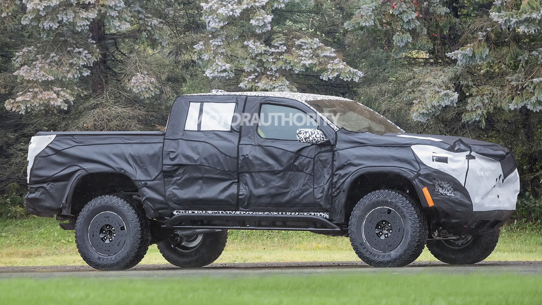 10 Chevrolet Colorado ZR10 spy shots: New generation of mid-size  - 2024 Chevy Colorado Going Launched Soon