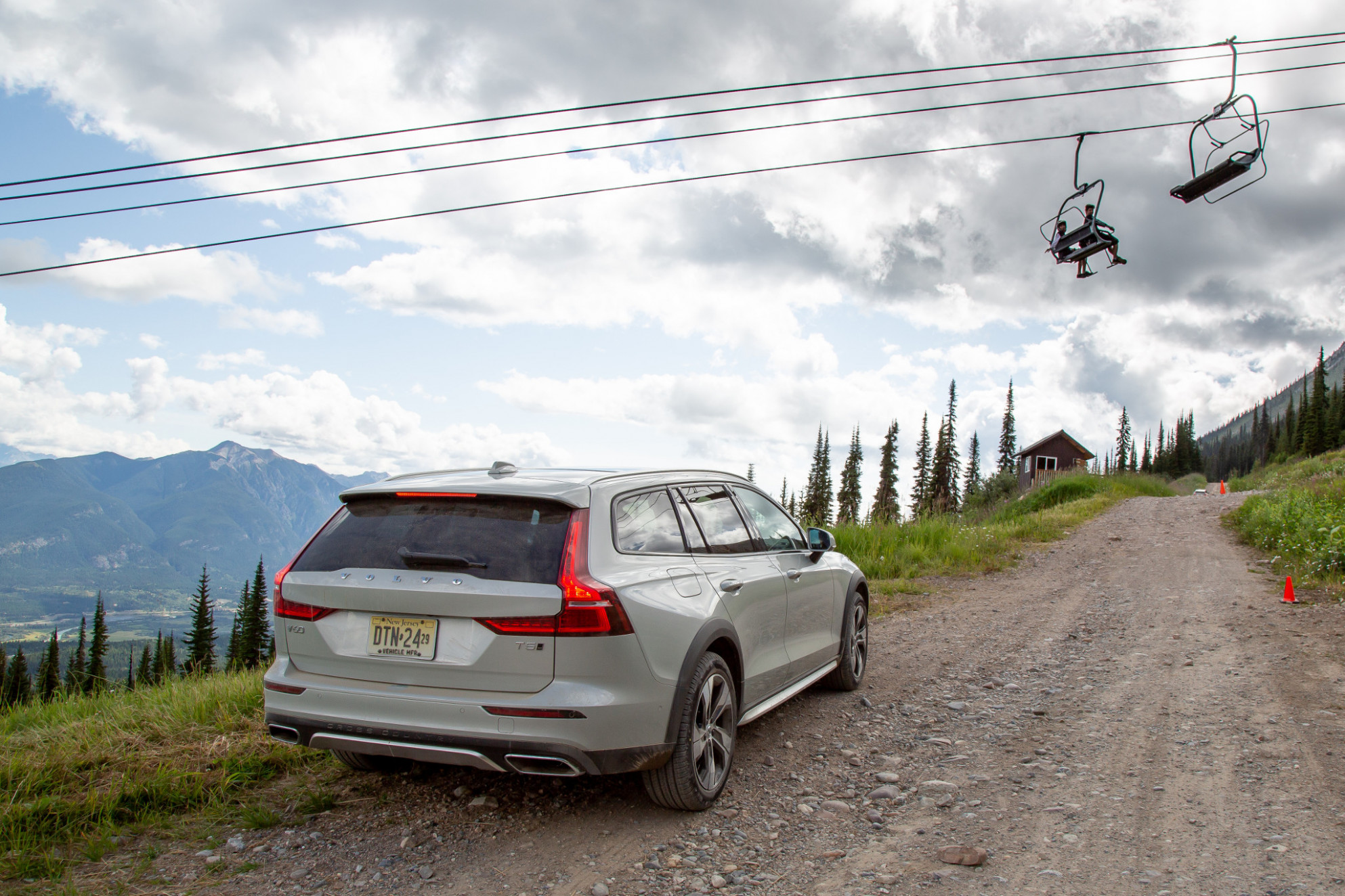 10 Volvo V10 Cross Country: 10 Pros and 10 Cons - Highwaynewspro