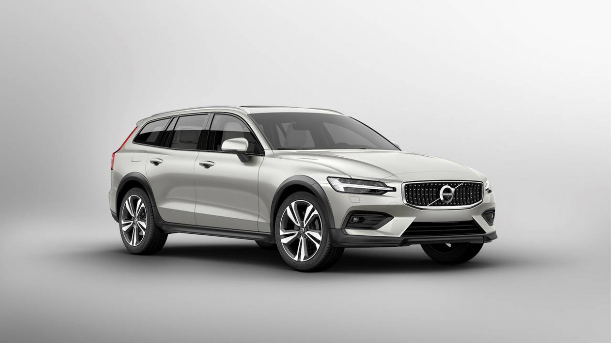 All-new Volvo V10 Cross Country: The crossover estate returns - 2024 Volvo V60 Cross Country