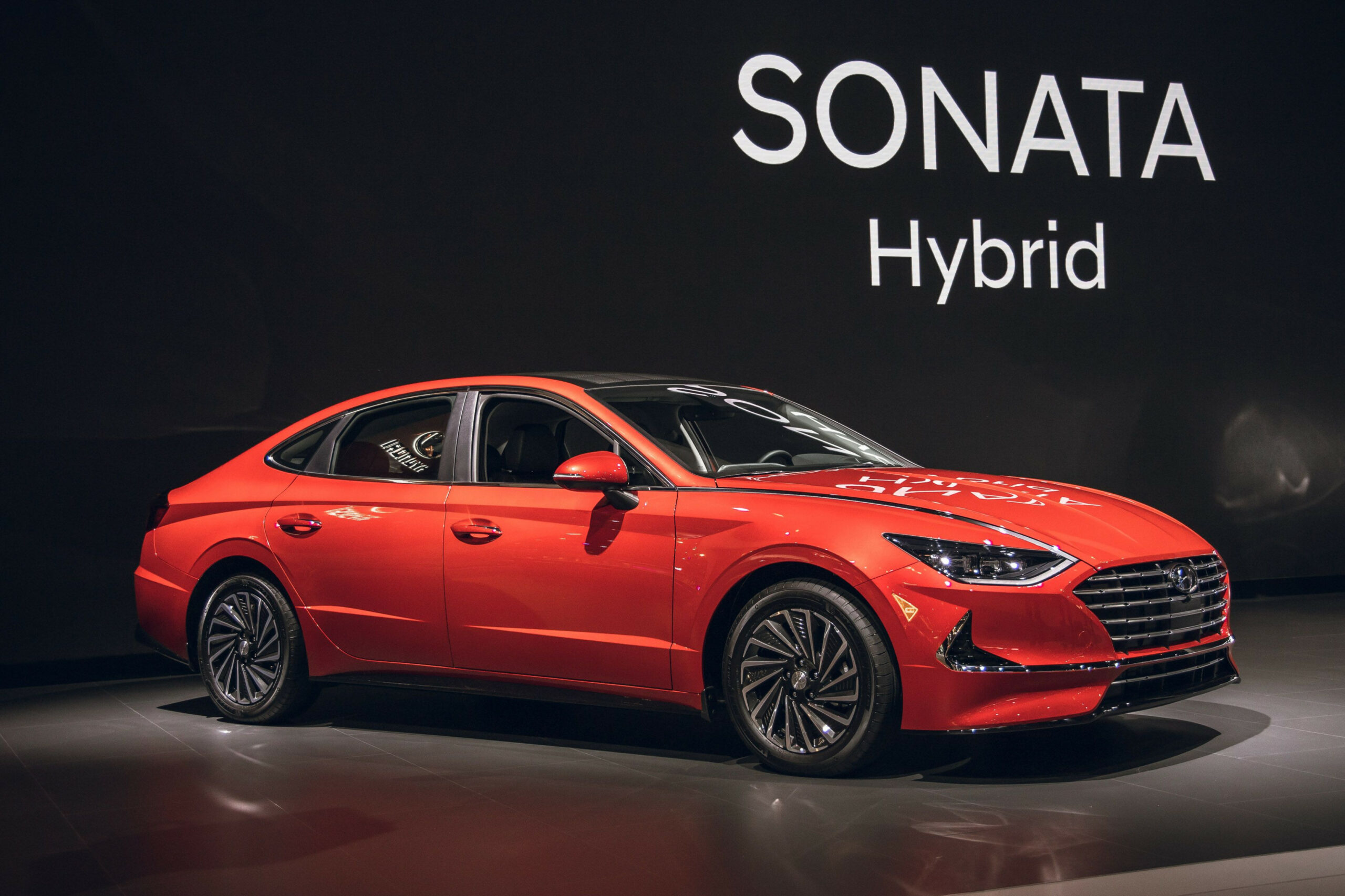 New 13 Hyundai Sonata Hybrid Has a Solar Roof, Up to 13 MPG - 2024 Hyundai Sonata Hybrid Sport
