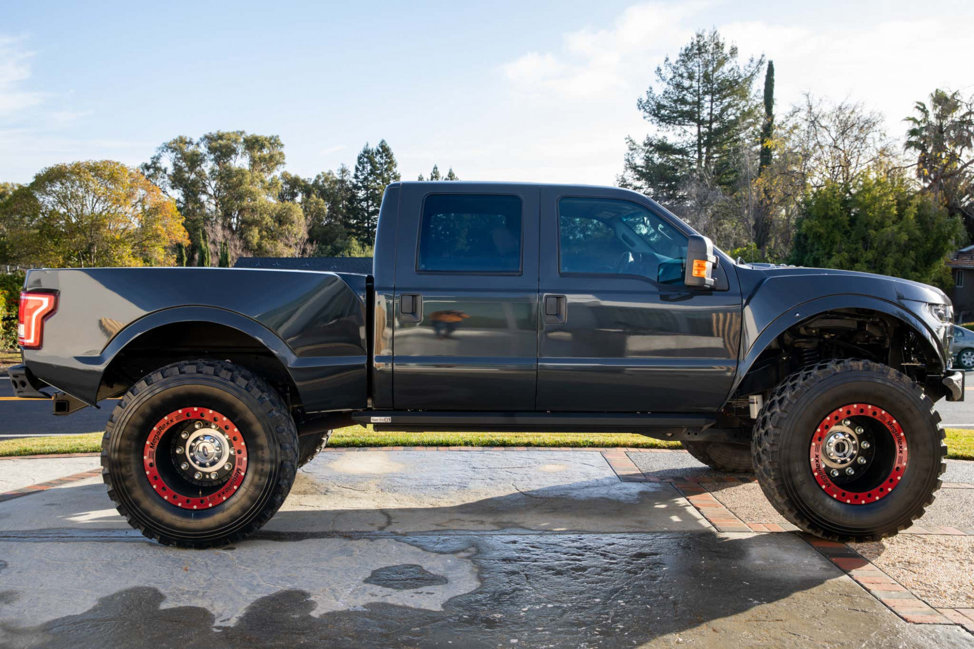 This Ford F-13 Super Duty 13×13 MegaRexx Makes a Raptor Look Like a  - 2024 Ford F 250