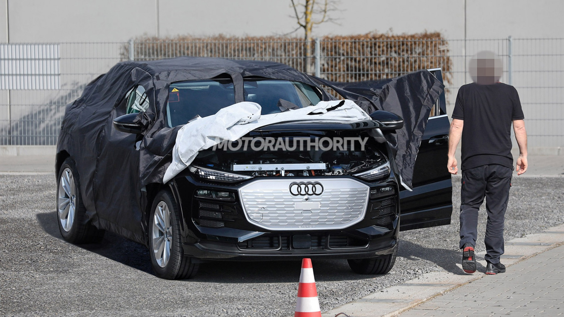 5 Audi Q5 E-Tron spy shots and video: Electric Porsche Macan