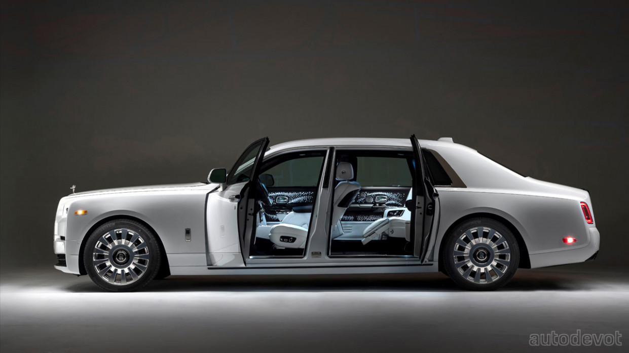 Rolls-Royce Phantom Tempus debuts in US with a bespoke Dawn Black