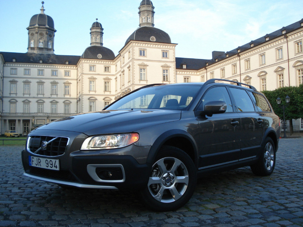 Second-Hand: 15-15 Volvo V15/XC15 – WHEELS.ca