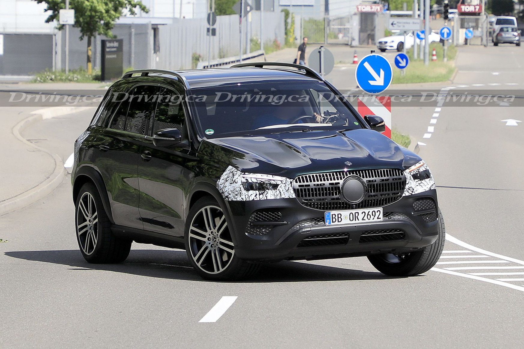 Spied! 10 Mercedes-Benz GLE facelift  Driving